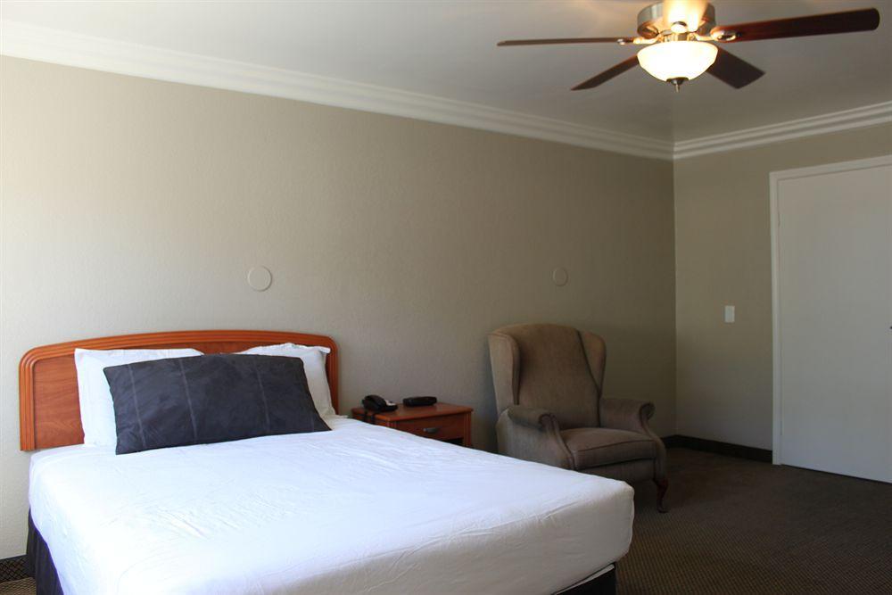 At Highway 1 Motel Lompoc