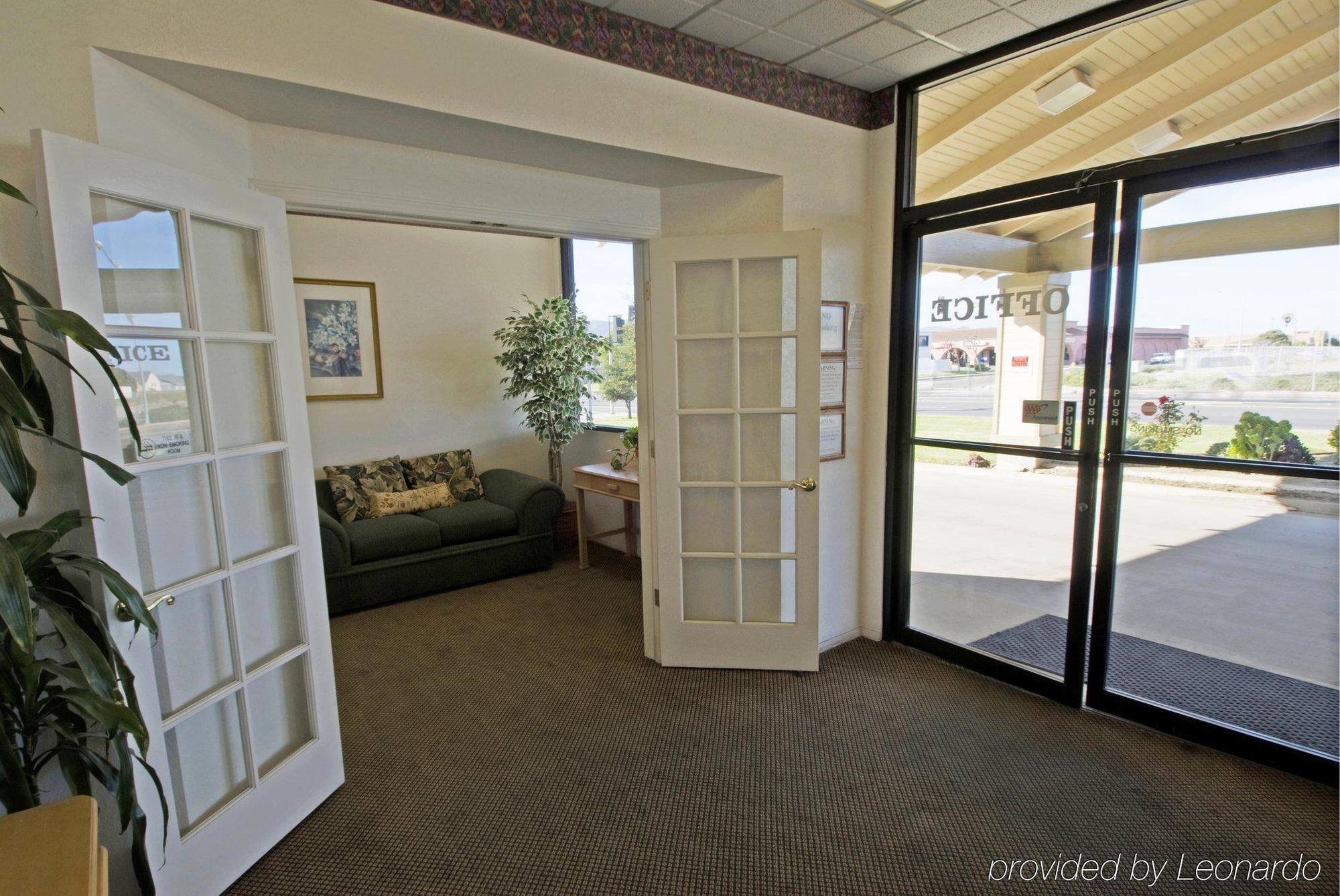 At Highway 1 Motel 3*
