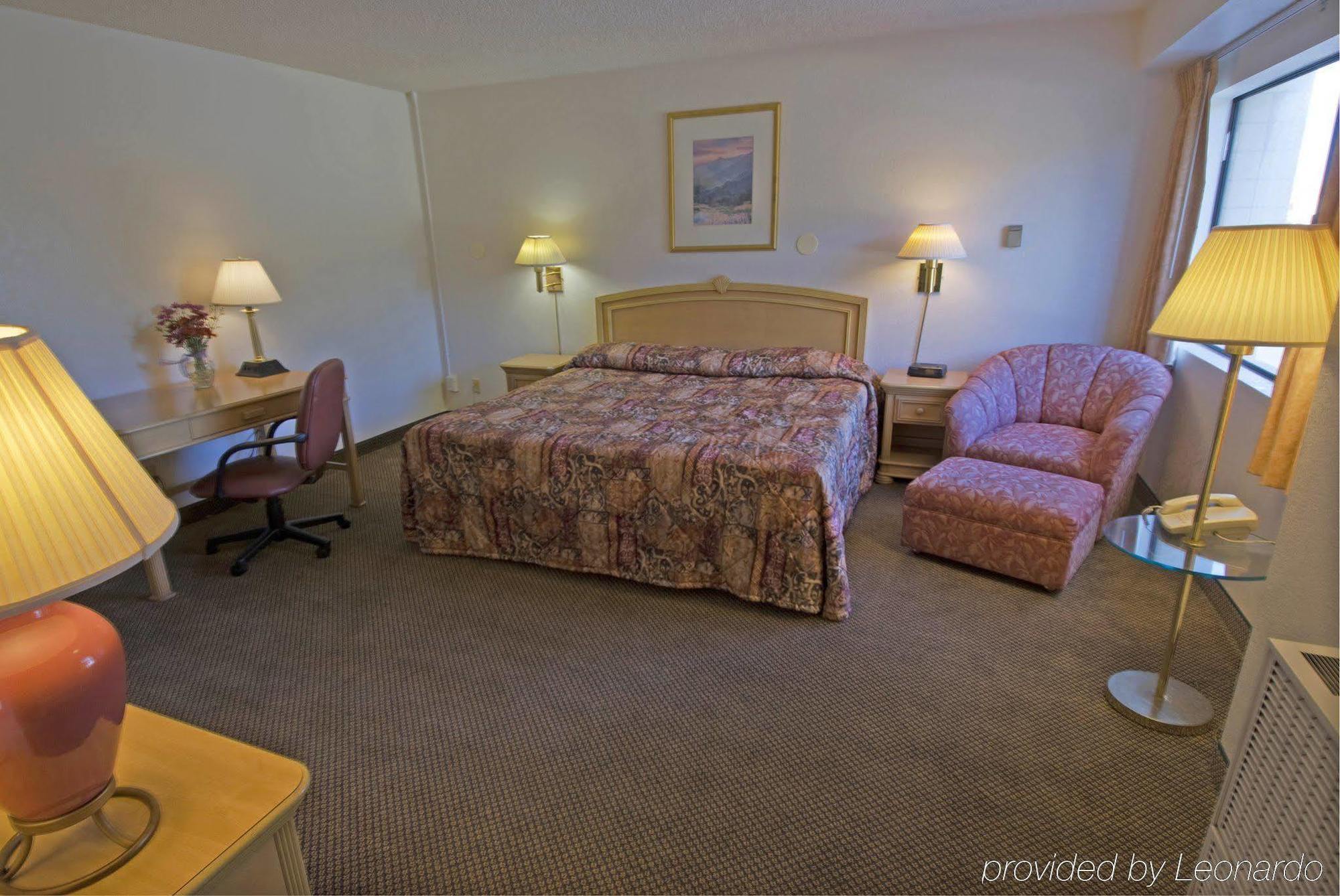 At Highway 1 Motel 3*