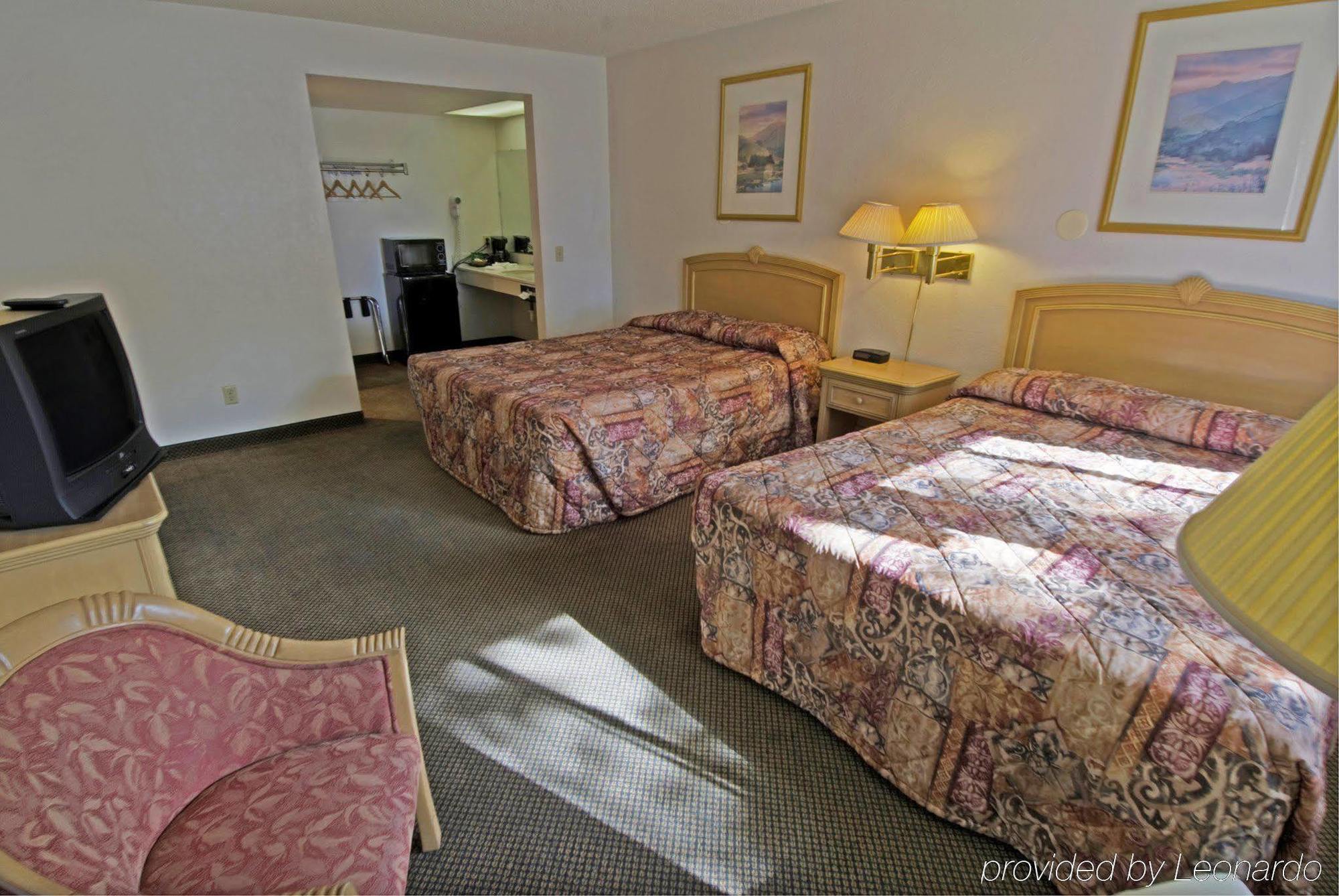 At Highway 1 Motel Lompoc
